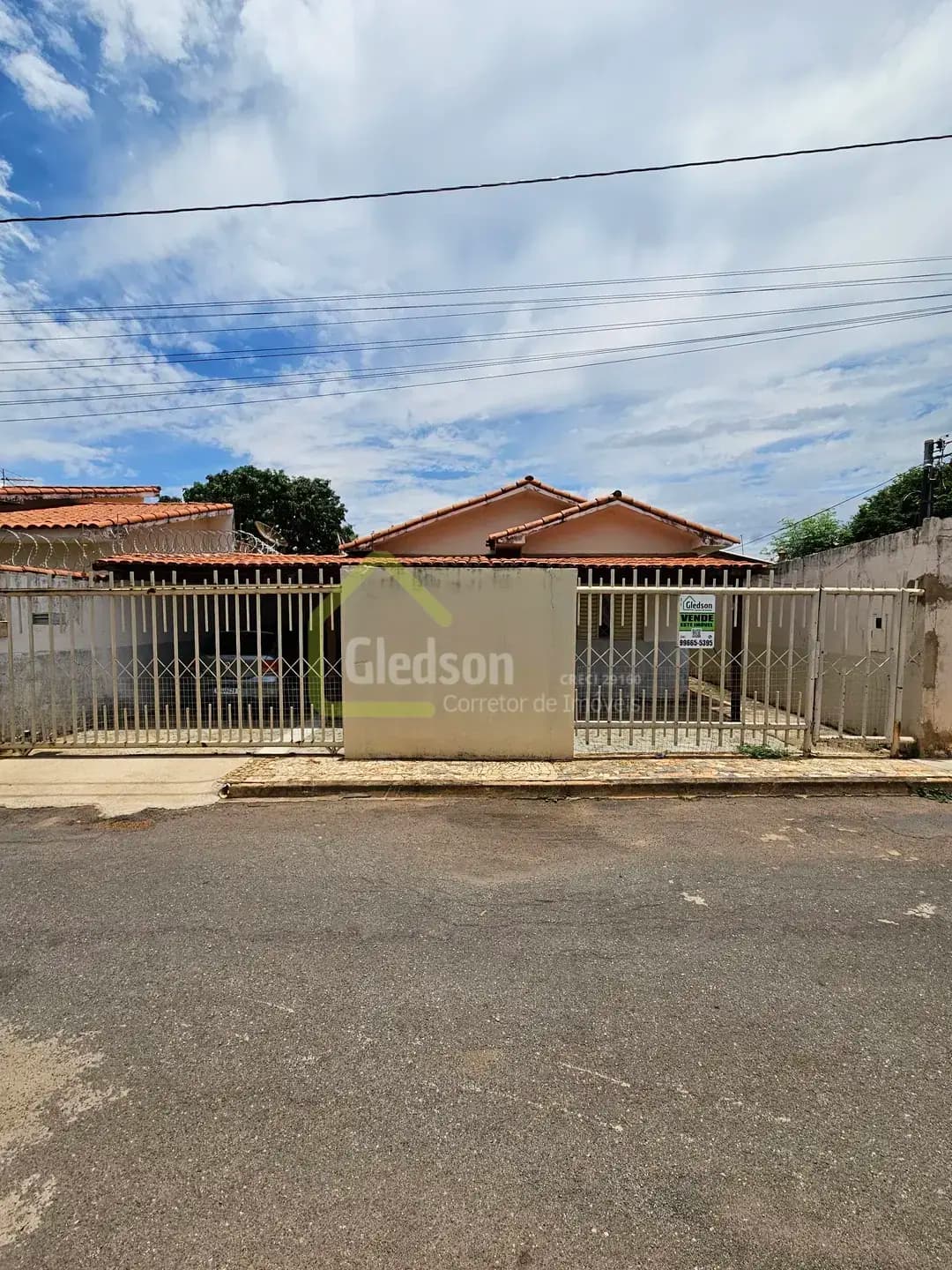 Casa 6 Quartos para Aluguel – Padre Eustáquio, Patos de Minas | Terreno 814 m² - Construção 400 m² – R$ 3.000,00