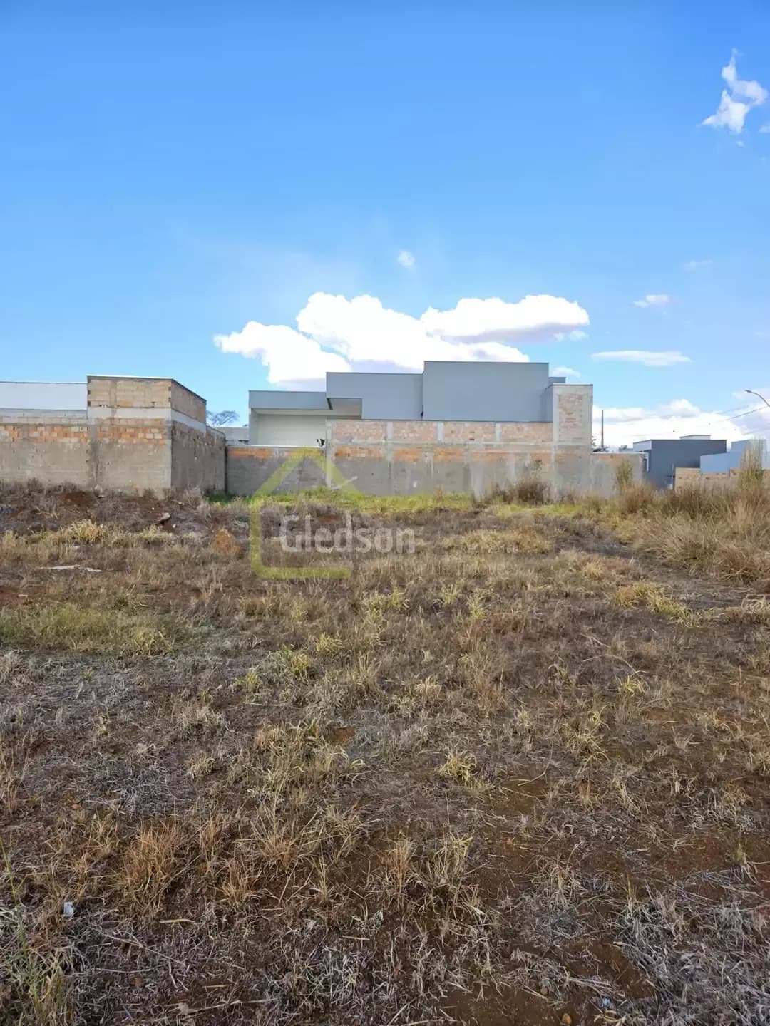 Terreno comercial/residencial 275 m² à Venda – Afonso Queiroz, Patos de Minas | R$ 170.000,00