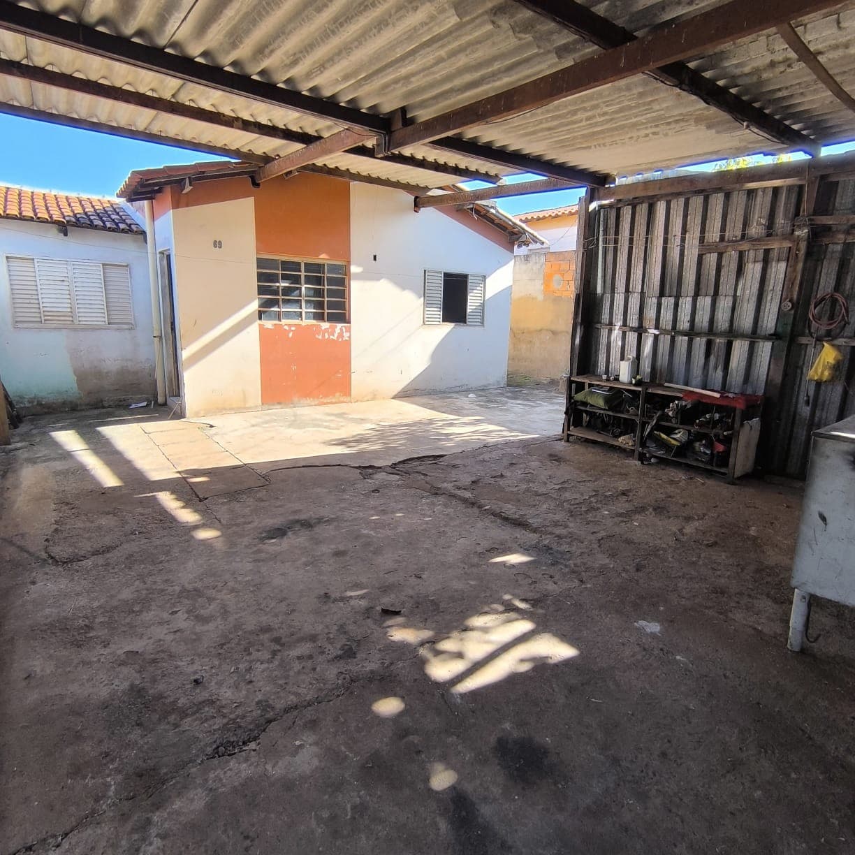 Casa para Venda, em Patos de Minas, bairro Residencial Sorriso, 2 dormitórios, 1 banheiro, 1 vaga
