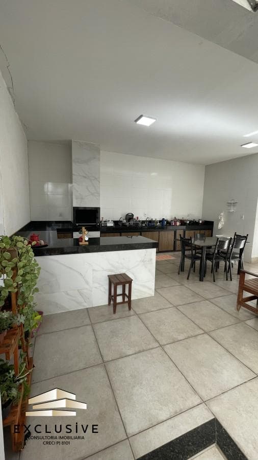 Casa para Venda, em Patos de Minas, bairro Barreiro, 5 dormitórios, 2 banheiros, 1 suíte, 2 vagas