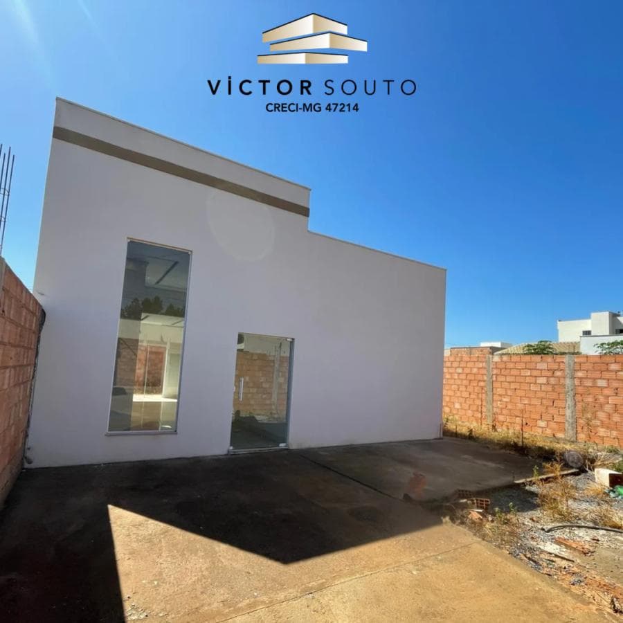 Casa para Venda, em Patos de Minas, bairro Planalto, 1 dormitório, 1 banheiro