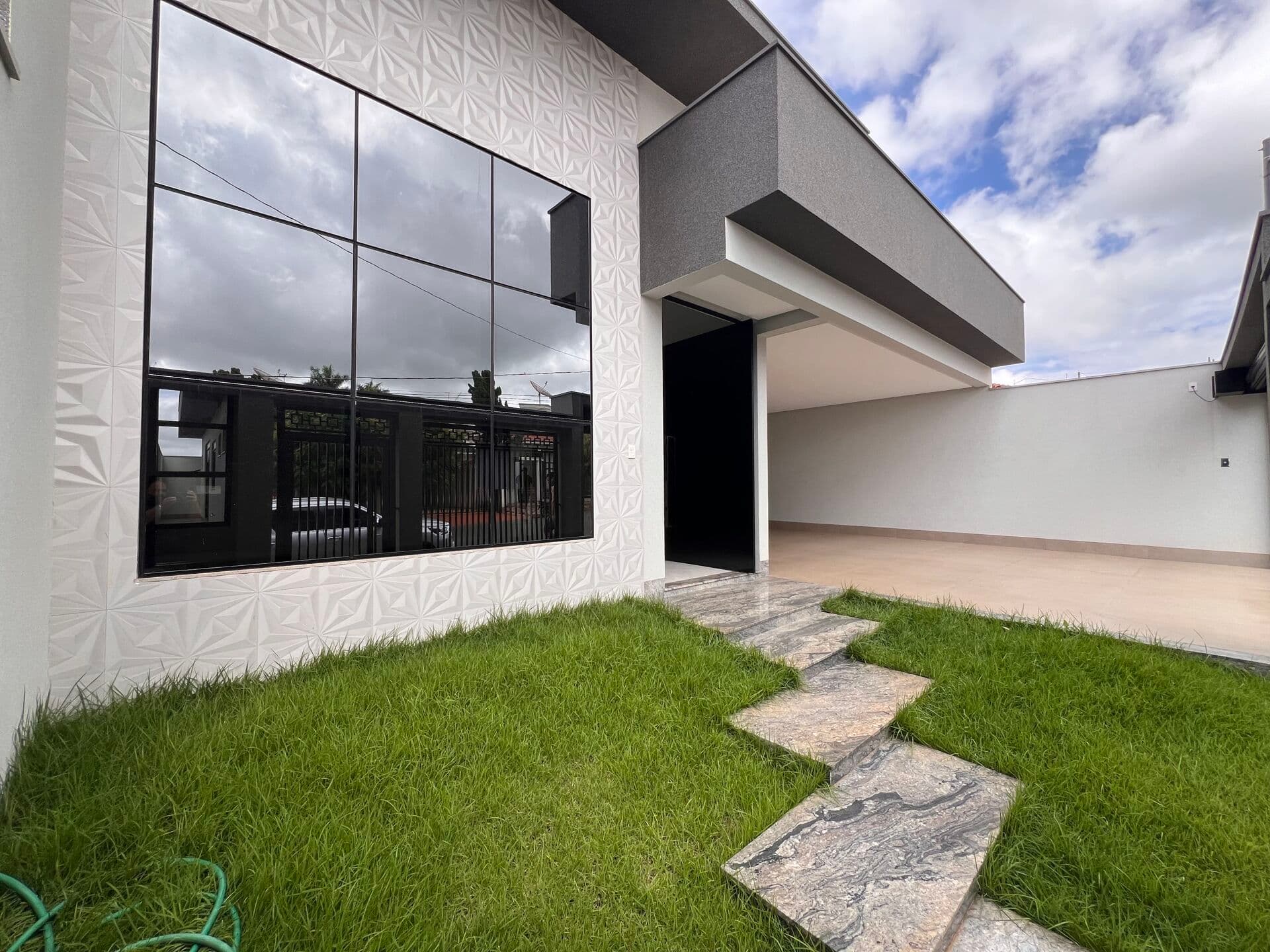 Casa Alto Padrão à Venda no Alto dos Caiçaras – 3 Suítes, Piscina e Área Gourmet em Patos de Minas