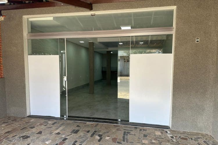 Comercial - Lagoa GrandePatos de Minas/MG